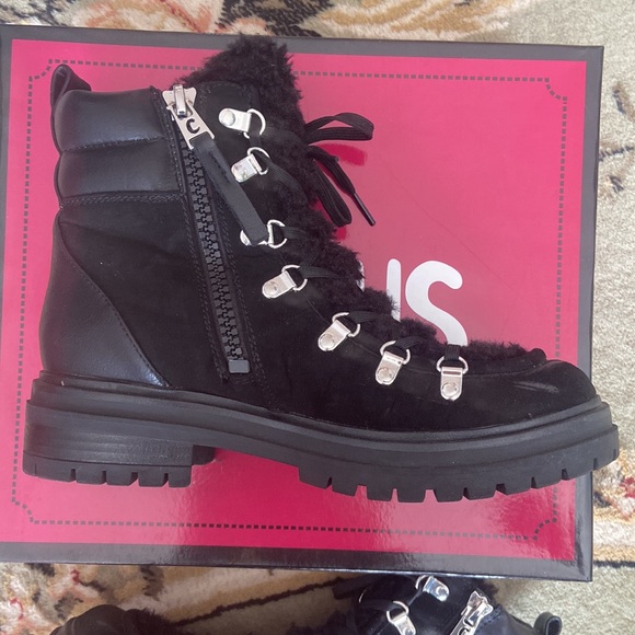 Boots - Picture 4 of 11